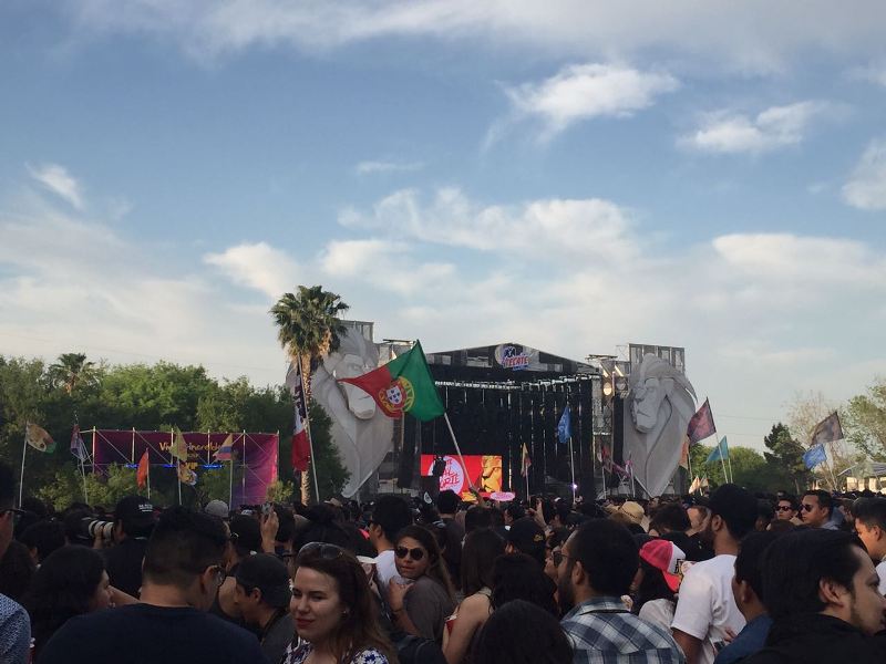 Sigala pone a bailar a lo jóvenes en Pa'l Norte. 
