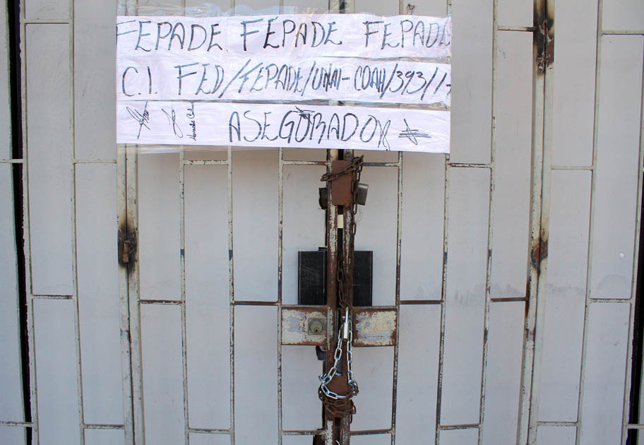 Bodega asegurada por la Fepade con apoyos del Fonden en Torreón que presuntamente serían usados en el proceso electoral.