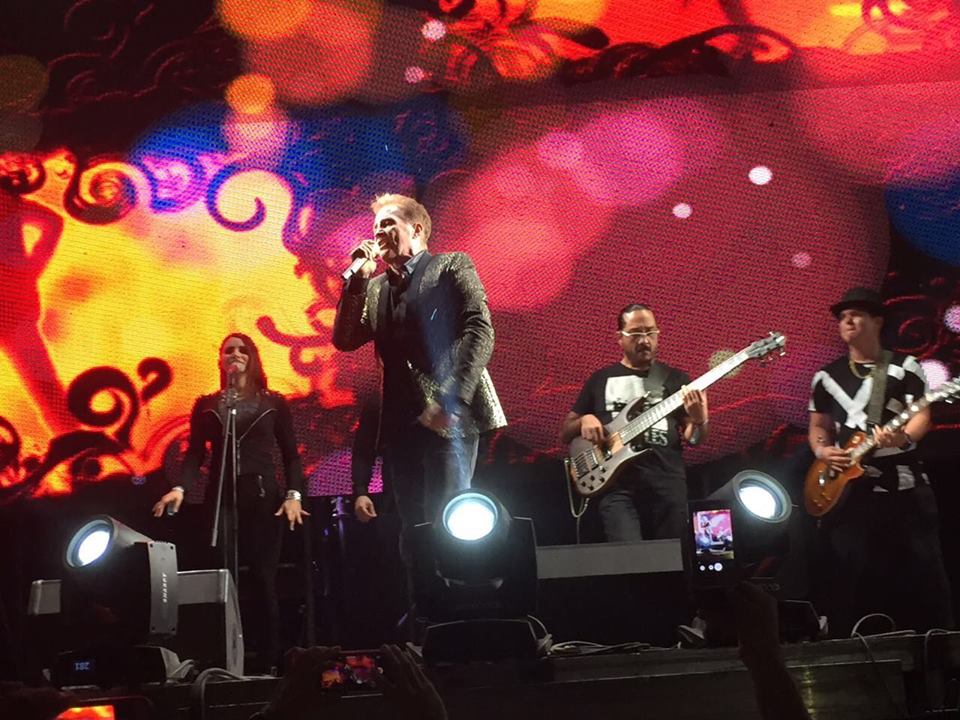 El cantante puso a bailar a todos los asistentes.