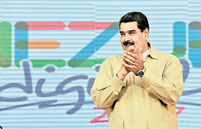 El presidente durante una reunión ayer con simpatizantes en el palacio de Miraflores. 