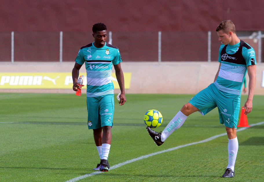 Santos enfrenta este domingo a Querétaro en el Corona.