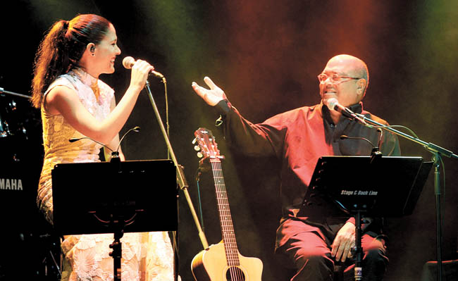 Los temas de amor y el romanticismo formaron parte de la velada musical que ofreció la pareja cubana. 