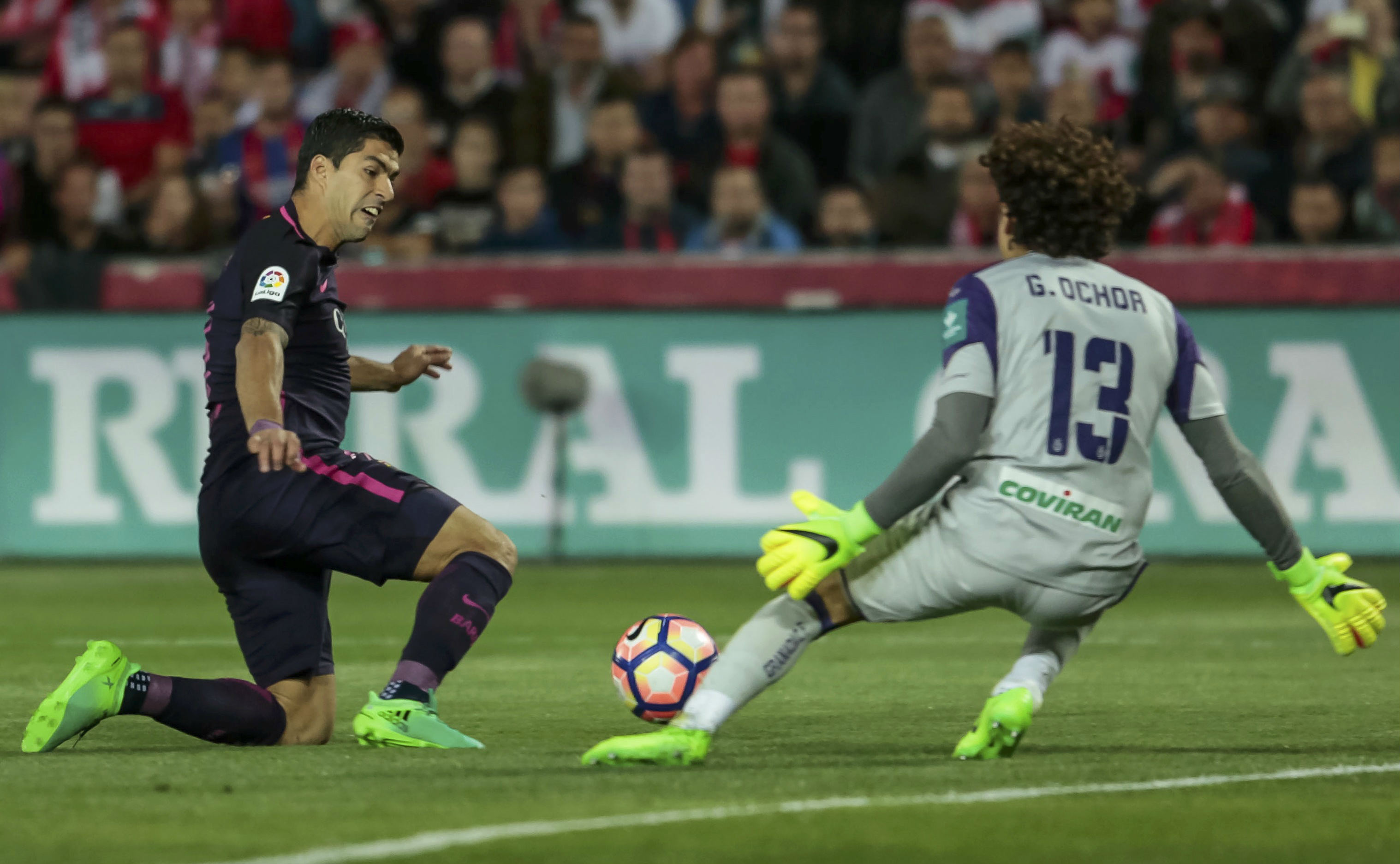 Ochoa enfrentando a Suárez 