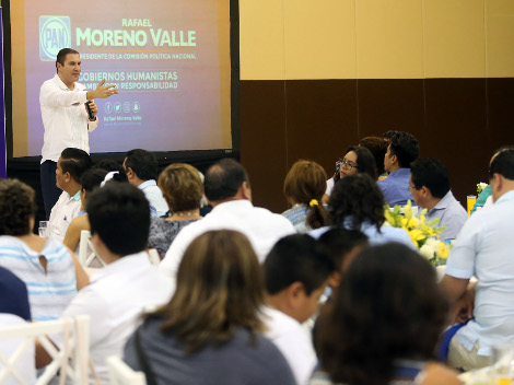 El Presidente de la Comisión Política Nacional del PAN, Rafael Moreno Valle se reunió con panistas de Quinta Roo.