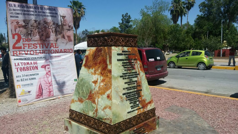 El busto de Pancho Villa presentado el sábado por la noche en Torreón, volvió al taller el domingo.