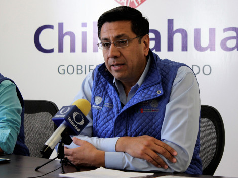 Coordinador regional del Seguro Popular, Rogelio Loya Luna, en conferencia de prensa. 