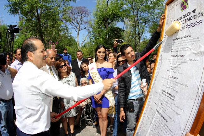 El gobernador, Martín Orozco Salazar, colocó el bando solemne para anunciar las actividades de la próxima Feria Nacional de San Marcos, que se llevará