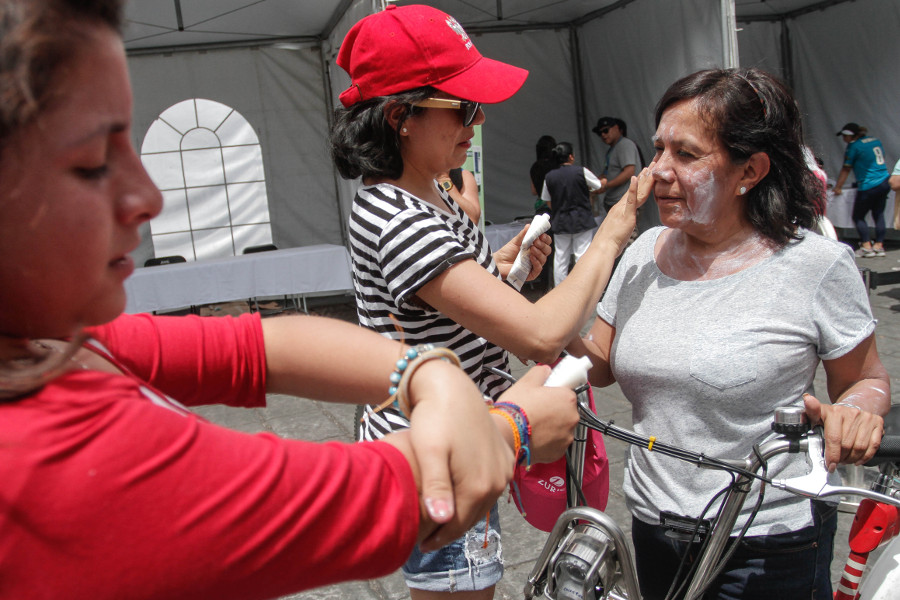 La SSA llamó a usar el protector solar con un factor 30. 