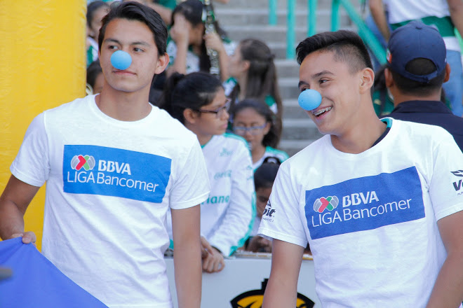 En Torreón, Santos Laguna ayuda a la concientización sobre el Autismo.