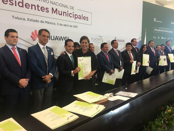 La alcaldesa de Lerdo, María Luisa González Achem recibió el nombramiento como coordinadora Estatal de Durango de la FENAM.