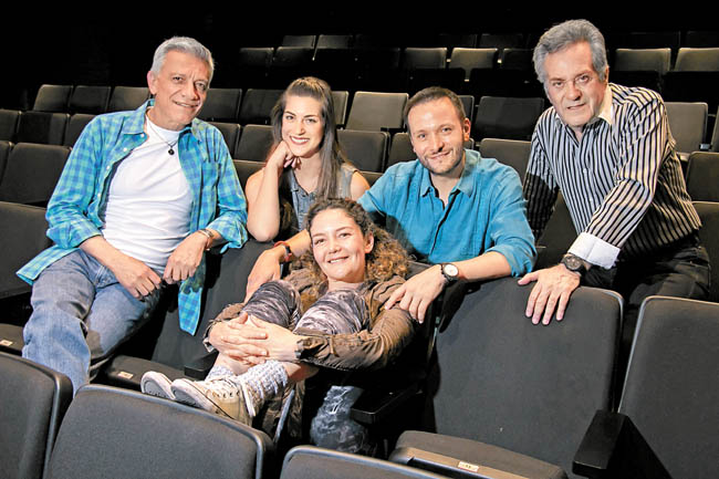 El elenco que participa en la trama. 