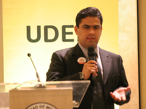 Pedro Alberto Ríos Gutiérrez, gerente de Recursos Humanos de Kidzania, compartió experiencias. 