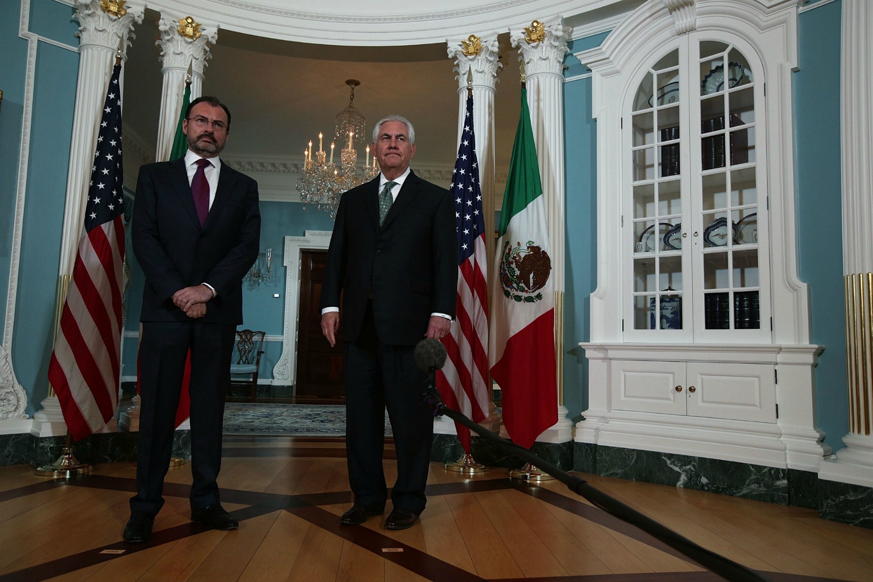 El titular de la SRE, Luis Videgaray, y el secretario de Estado de la Unión Americana, Rex Tillerson, luego de su reunión en Washington.