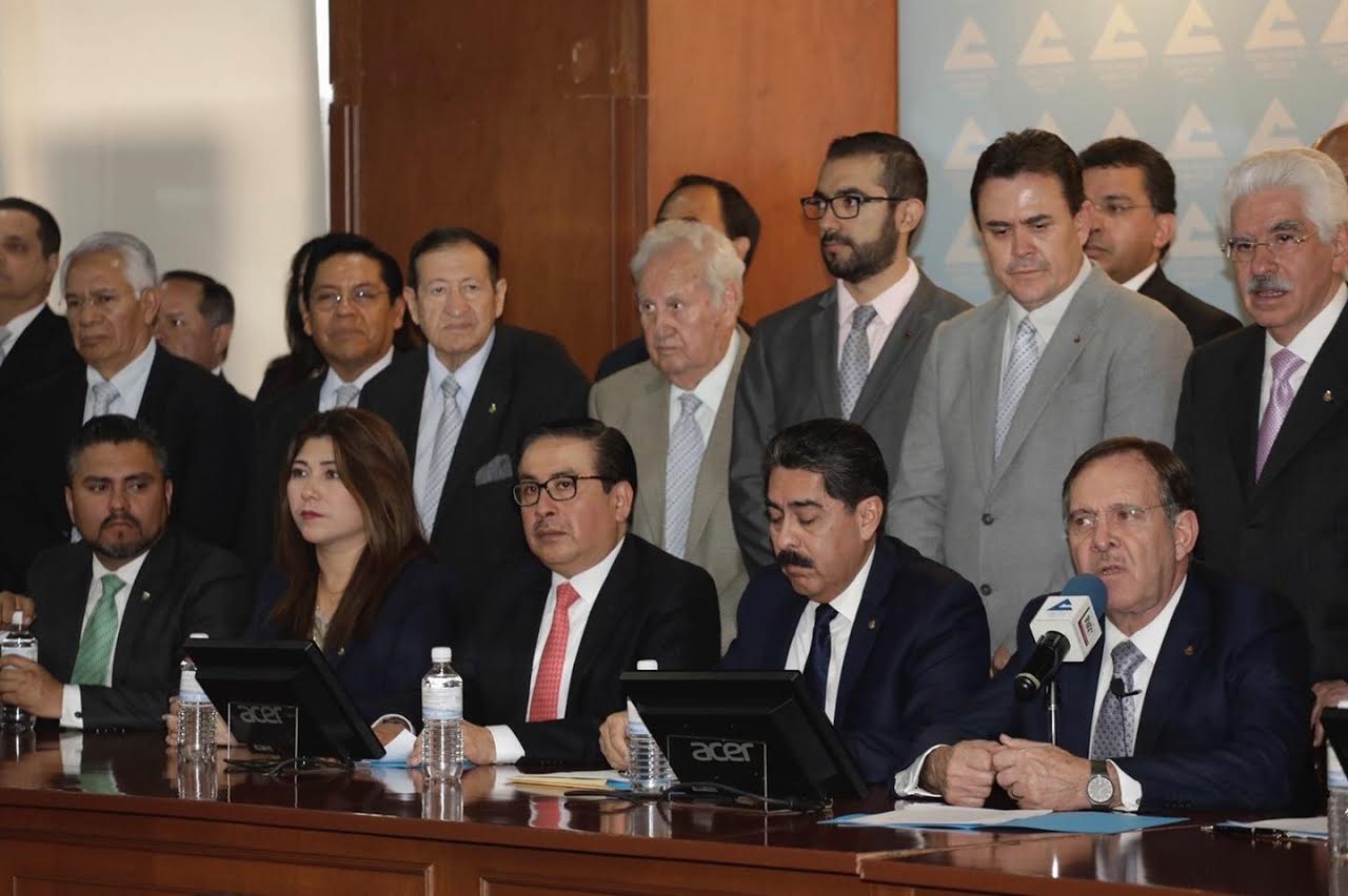 Empresarios dieron su respaldo al presidente de la Concanaco-Servytur, Enrique Solana.