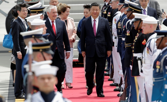 El presidente Xi Jinping y Rex Tillerson en el aeropuerto de Palm Beach.