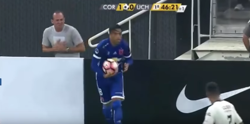 Recogebalones actúa empujón de Jara