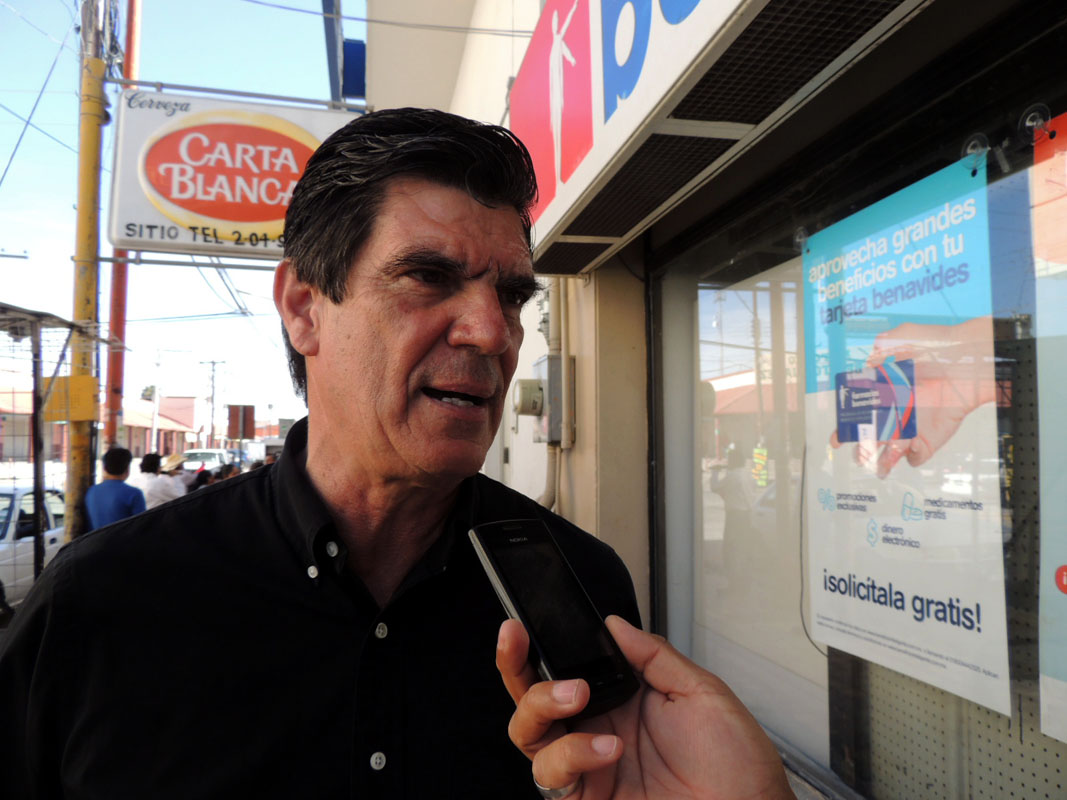 En recorrido a pie, el candidato platicó con los sampetrinos sobre las condiciones actuales de Coahuila.
