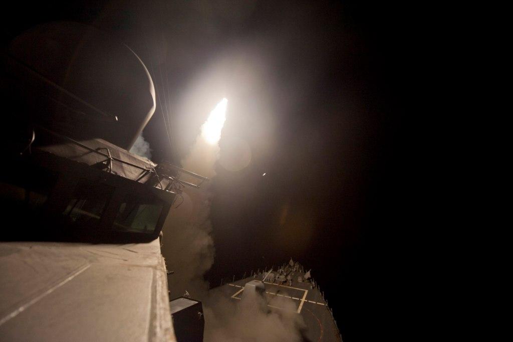 En septiembre de 2014 buques estadunidenses lanzaron 47 misiles Tomahawk contra el Estado Islámico en Siria.