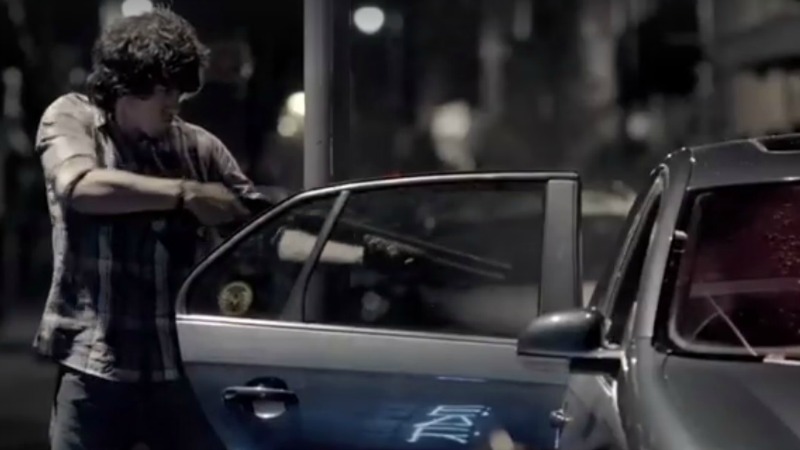 El video remata con la frase: “No importa cómo, matar a tus amigos, es matar a tus amigos. No tomes y manejes”. 