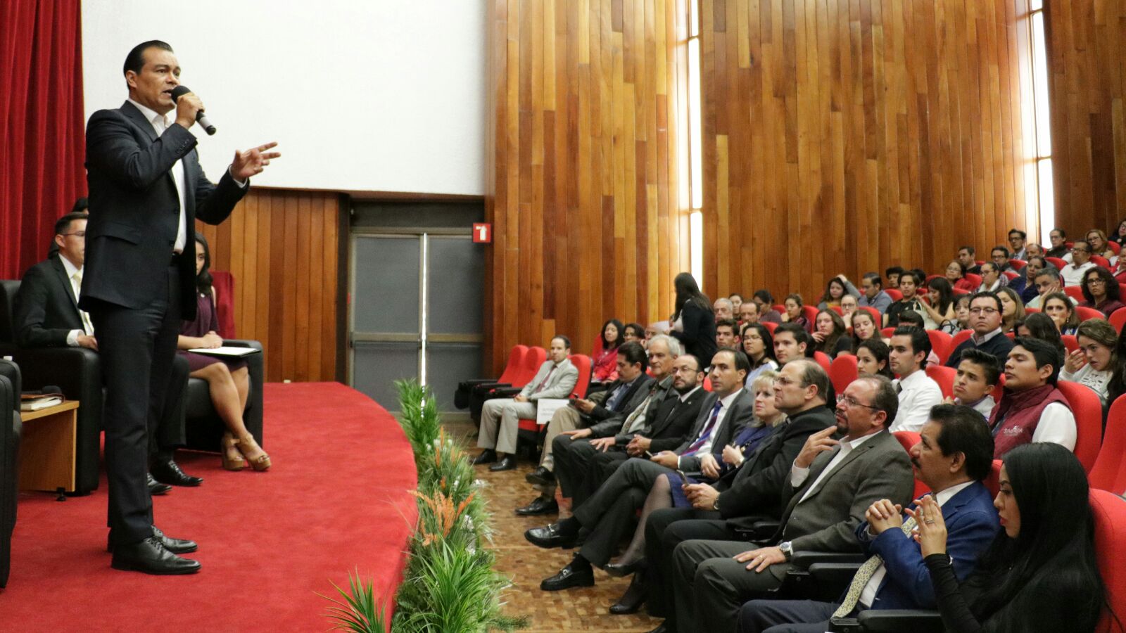 Juan Zepeda Hernández en la Universidad Anáhuac.