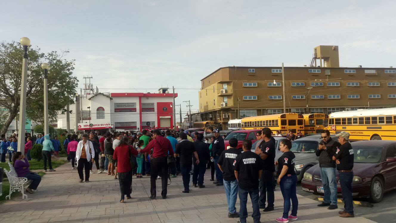 Sindicalizados se reúnen en plaza de Reynosa.