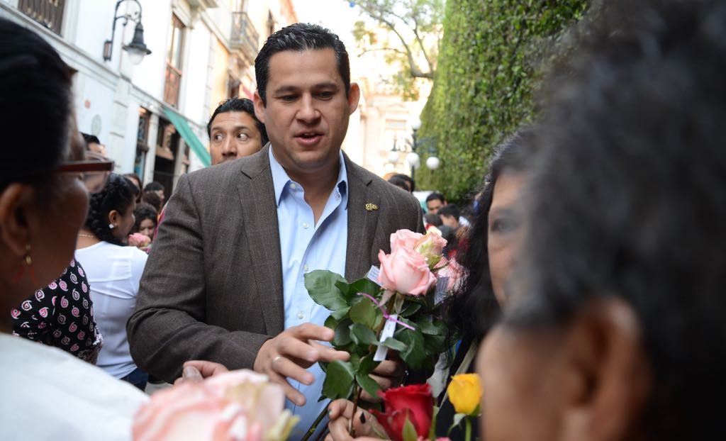 Diego Sinhué Rodríguez durante la festividad del Día de las Flores. (Cortesía)