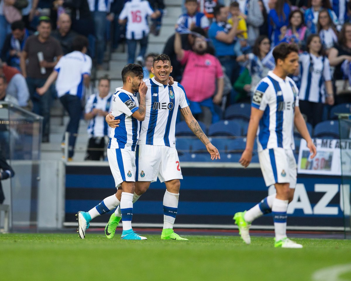 'Tecatito' Corona participó con una asistencia en el triunfo de su equipo
