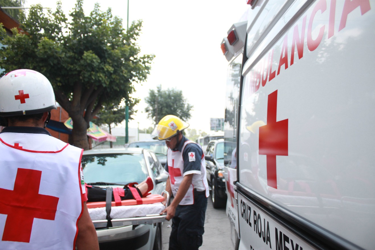 Accidente, ambulancia de la Cruz Roja, herido, lesionado, emergencia, paramédicos, paramédico, CLV