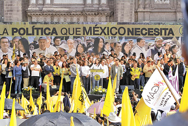 El acto para hablar de las propuestas perredistas se convirtió en el reclamo a los que se fueron. 