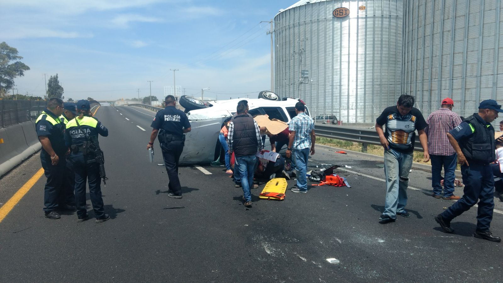 Elementos de la Policía Federal atendieron el accidente. (Foto: Especial).