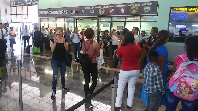 Ópera Ambulante en la central de Tampico.