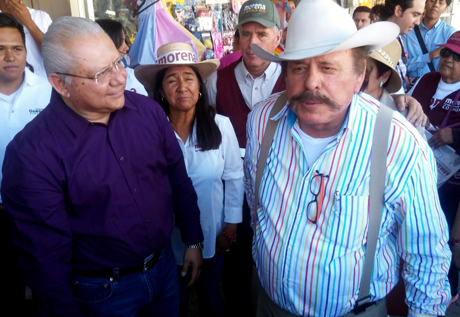 Armando Guadiana, candidato de Morena a la gubernatura de Coahuila en el Mercados Abastos de Torreón.