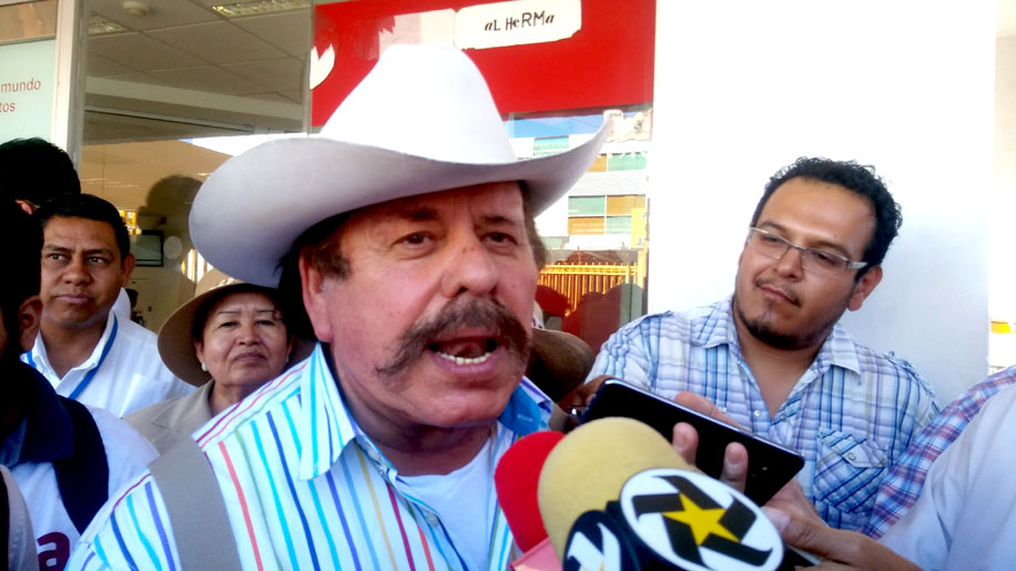 Armando Guadiana señaló que en su gobierno se solucionará el problema de desabasto de medicina. 