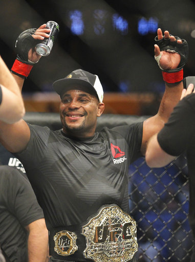 Daniel Cormier durante el UFC 210