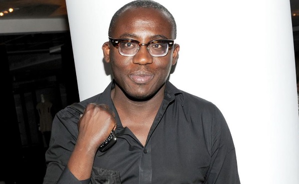 Edward Enninful como su nuevo director, que se convierte en el primer varón en ponerse al frente de esa cabecera.