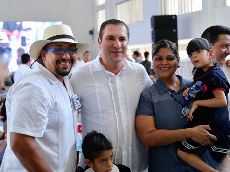 El ex gobernador de Puebla, Rafael Moreno Valle se reunión con la militancia panistas de Alvarado, Veracruz.