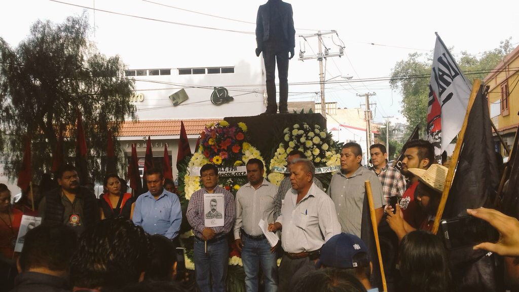 Integrantes de la sección 22 de la CNTE.