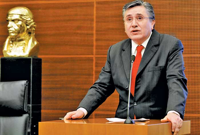 Luis Raúl González Pérez, titular de la Comisión Nacional de los Derechos Humanos.