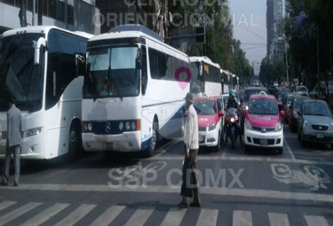 Manifestantes frente a Sagarpa bloquean parcialmente Eje 1 Poniente Cuauhtémoc.