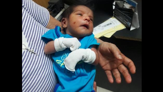 Aparentemente el bebé se encuentra en buenas condiciones de salud. 