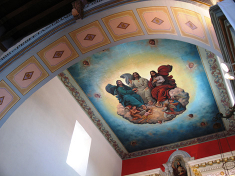 Hay templos que cuentan con pinturas de gran valor. 