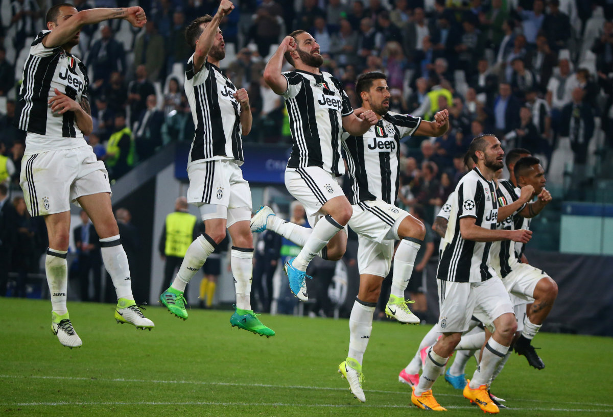 Jugadores de la Juventus celebran el triunfo en la ida de los Cuartos de Final de la Champions ante el Barcelona