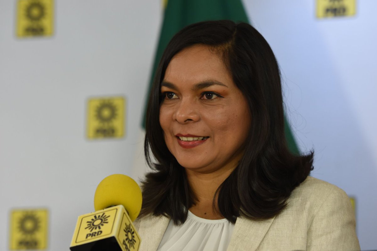 La secretaria general del PRD, Beatriz Mojica. 