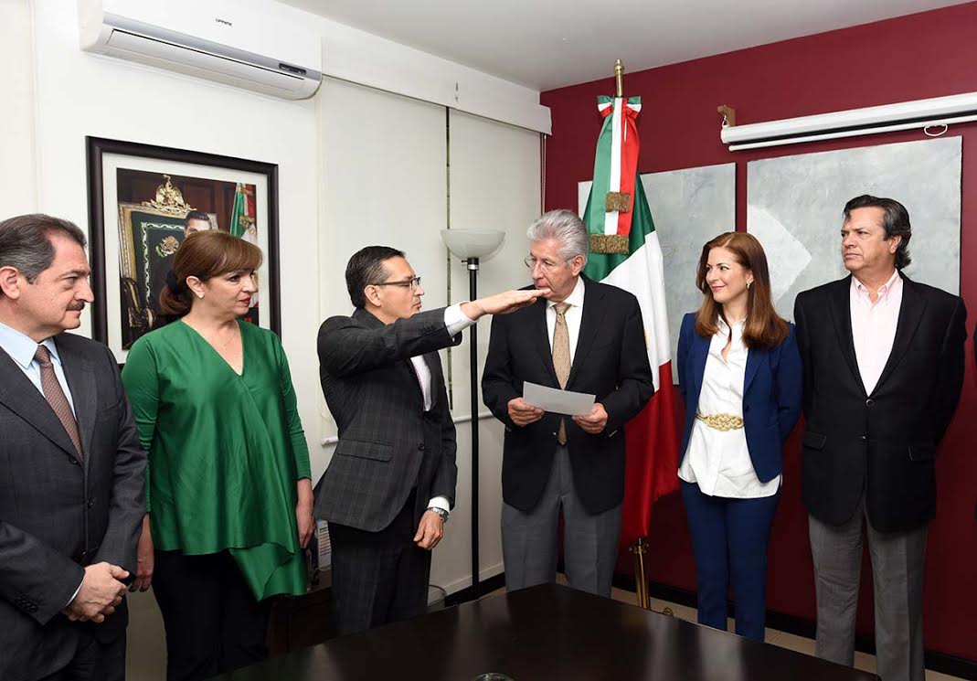 El secretario de Comunicaciones y Transportes, Gerardo Ruiz Esparza, toma protesta a Edgar Olvera Jiménez, como subsecretario de Comunicaciones. 