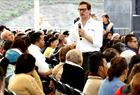 El secretario de Desarrollo Económico de la Ciudad de México, Salomón Chertorivski, se reunió con micro y pequeños empresarios capitalinos.