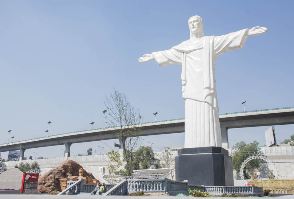 Edificaron 15 monumentos de la República Mexicana y 23 del resto del mundo.