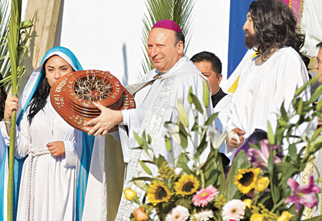 El nuncio apostólico bendijo la pieza. 