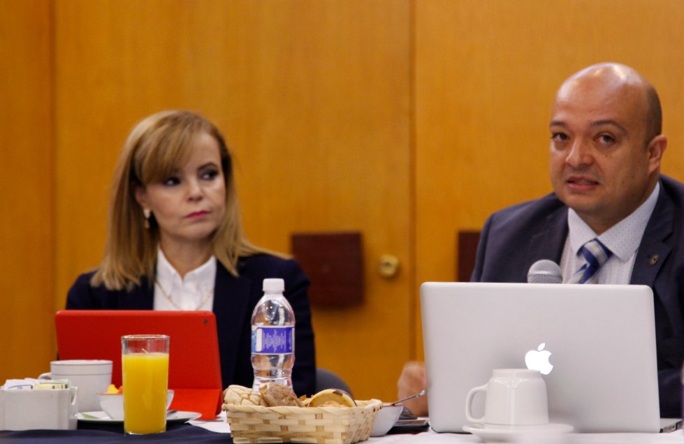Martha Lorena Arreola y Rodolfo Servín del Colegio de Contadores