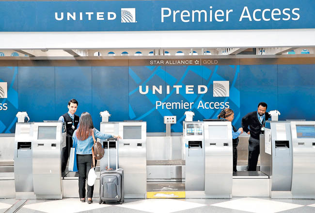 Los mostradores de United Airlines en el aeropuerto de Chicago.  