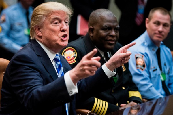 El presidente Donald Trump dijo que las fuerzas armadas de EU cumplieron de forma exitosa la orden de lanzar una poderosa bomba en Afganistán. 